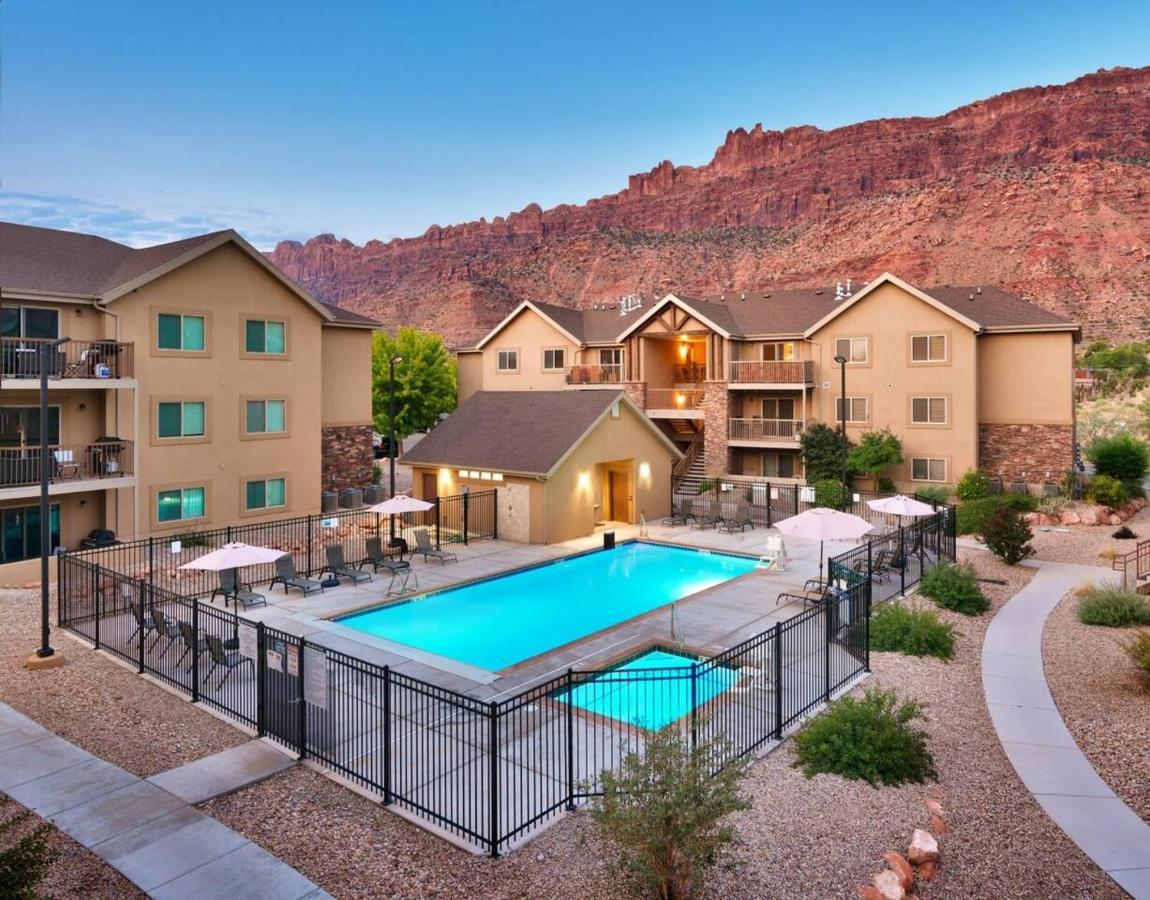 2I Top Floor Moab Redcliff Condo, Pool & Hot Tub Exterior photo